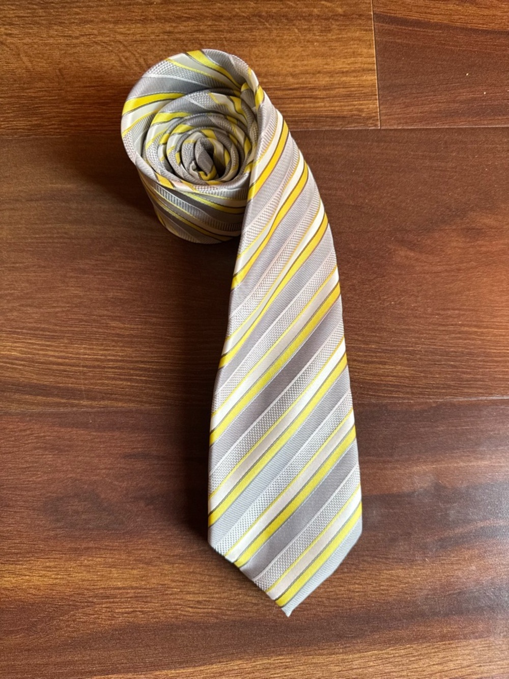 SCOTT ALLEN Men's Yellow and Light Gray Diagonal Stripe Tie